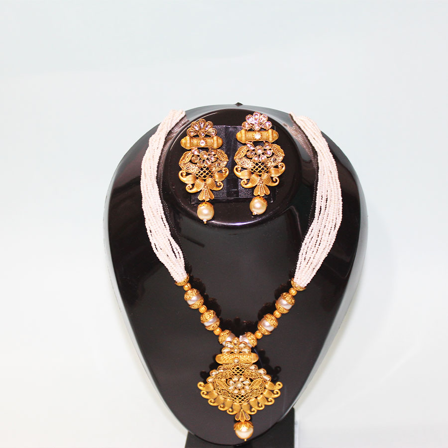 Antique Gold And Pearls Necklace Set