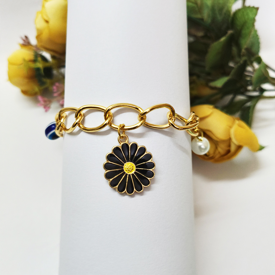 Fashionable Evil Eye with Black Daisy Charme Braclate