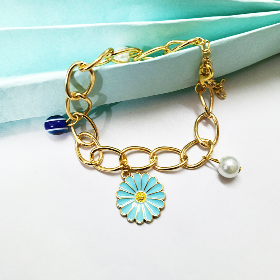 Fashionable Evil Eye with Daisy Charme Braclate