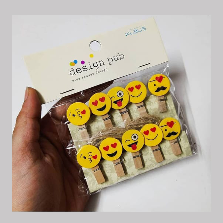 Emoji emblished wooden paper clip ( Pack of  20)