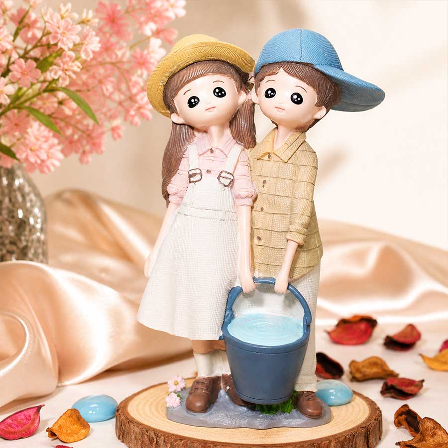 Adorable Showpiece for Couples