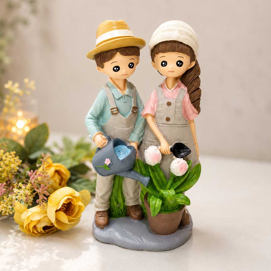 Adorable Showpiece for Couples