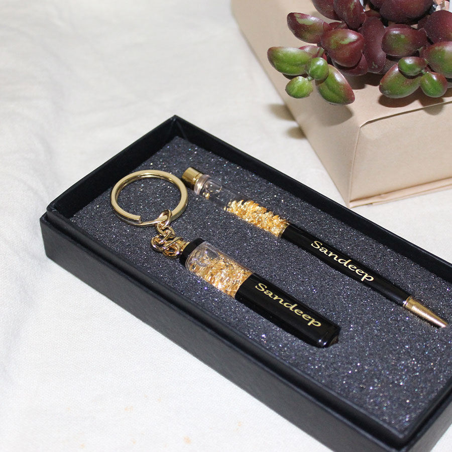 Personalized Pen and Keychain Set in Black and Gold