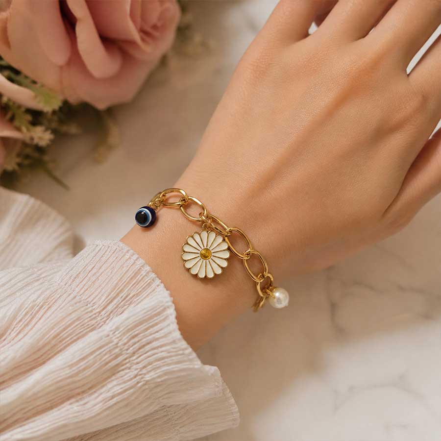 Fashionable Evil Eye with White Daisy Charme Braclate