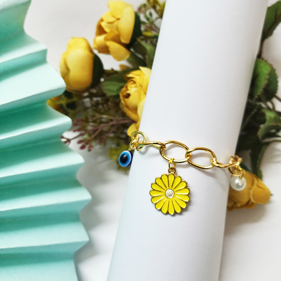 Fashionable Evil Eye with Yellow Daisy Charme Braclate